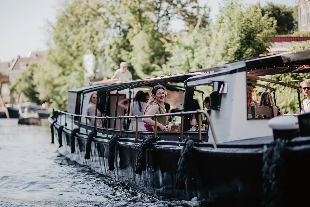 varen in amsterdam boot huren rederij mokum