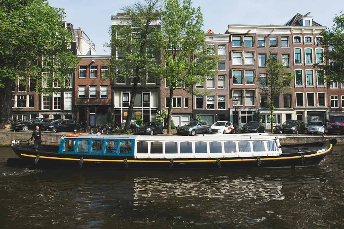 mokumer-trekschuit-boot-huur-amsterdam-60-personen