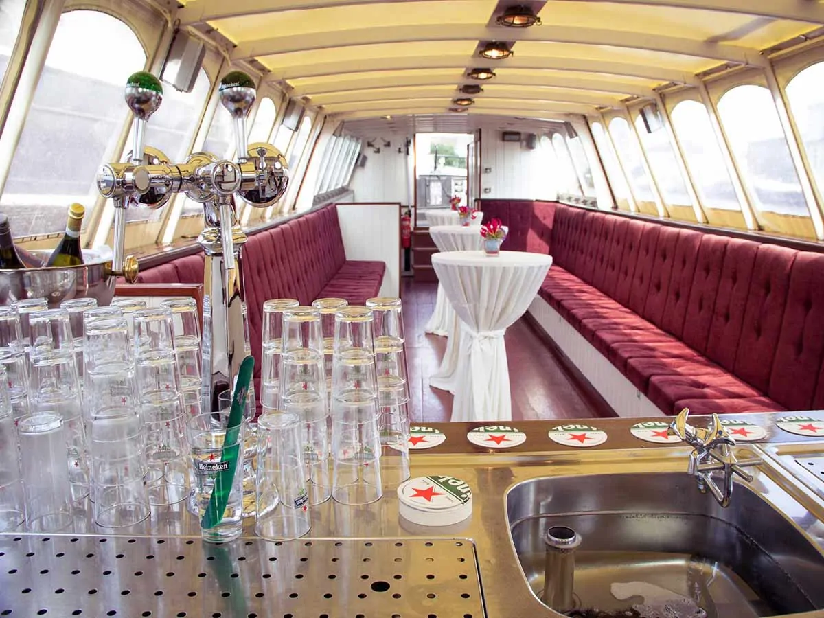 mokummer-trekschuit-interieur